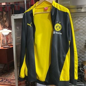 Puma, Dortmund tracker suit size XL. Good condition. Only one a couple times.